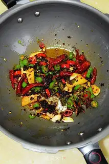 Make Spicy shrimp crawling step 2