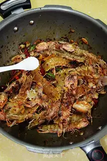 Make Spicy shrimp crawling step 4