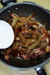 Make Spicy shrimp crawling step 5