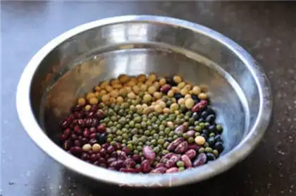 Make Four meters, five beans, six fruit porridge step 1
