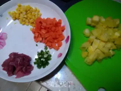 Make pineapple rice step 0