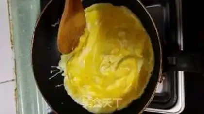 Make Tomato fried eggs step 2