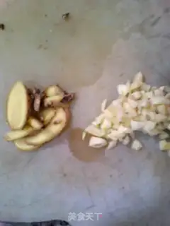 Make cucumber fried meat step 1