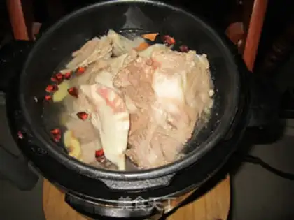 Make Piggy-head radish pot step 2