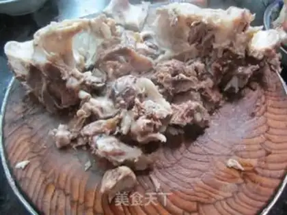 Make Piggy-head radish pot step 4