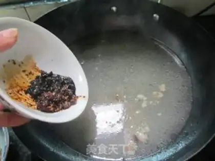 Make Piggy-head radish pot step 7