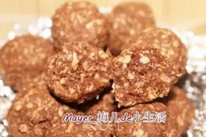 Make Chocolate oatmeal energy ball step 4
