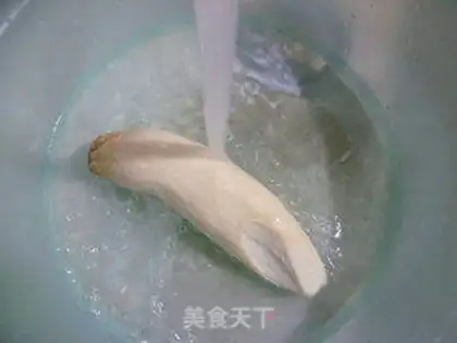 Make Gold needle mushrooms with almond mushrooms step 1
