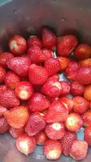 Make Strawberry sauce step 0