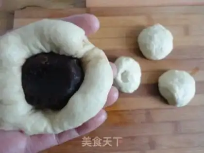 Make Bean roll bread step 1