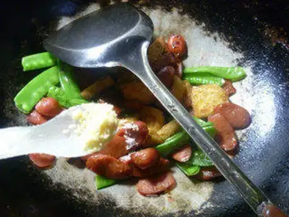 Make Dutch soybean pelvis fried chicken step 10