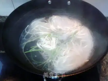 Make Tomato noodles step 1