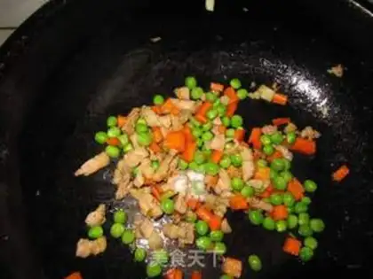 Make Green bean corn fried meat step 6