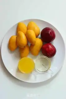 Make Mango and peach popsicles step 0