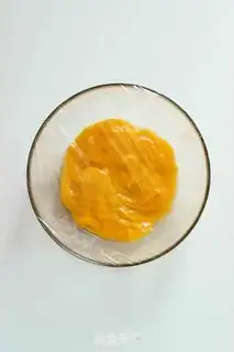 Make Mango and peach popsicles step 2