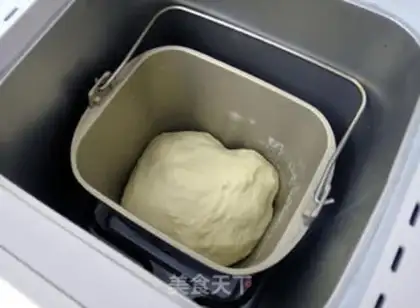 Make shrimp cheese pizza step 2