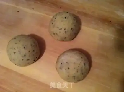 Make Milk eggs, black sesame toast step 3