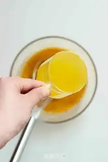 Make Mango and peach popsicles step 5