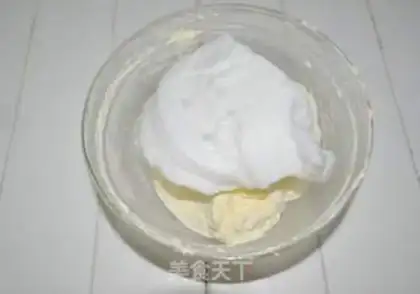 Make Light cream, blue cake step 4