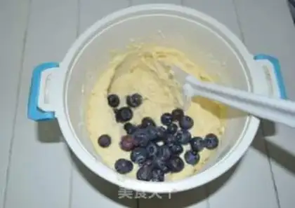 Make Light cream, blue cake step 6