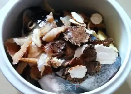 Make Zinmahkawa bow and fish head soup step 3