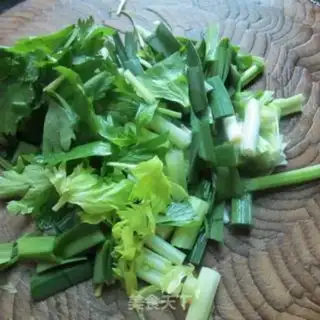 Make Celery garlic spicy fish step 0