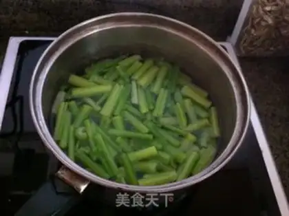 Make Celery peanuts step 4