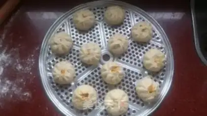 Make All-Mike three-swiss vase buns step 18