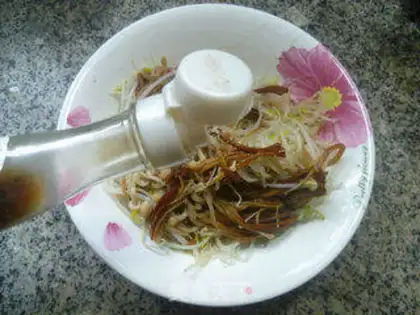 Make Gold needle mushrooms with green bean buds step 6