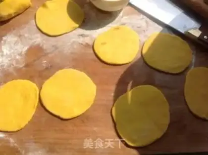 Make Strawberry pumpkin pie step 1