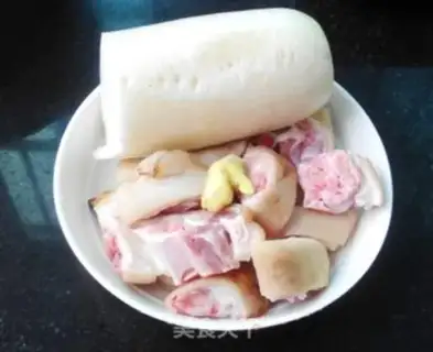 Make Piggy hoof soup step 0