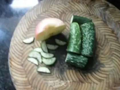 Make Goldfish fruit platter step 1