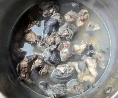 Make Pork-tree soup step 1