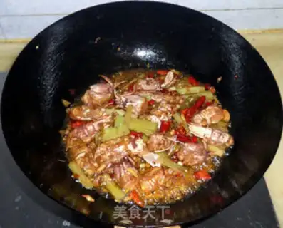 Make Spicy shrimp crawling step 9