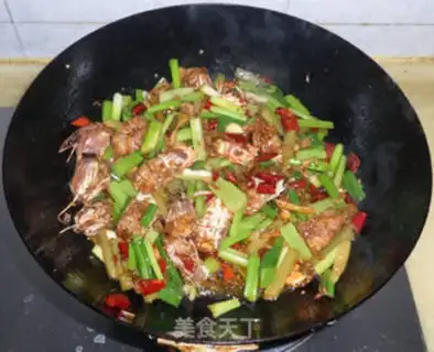 Make Spicy shrimp crawling step 13
