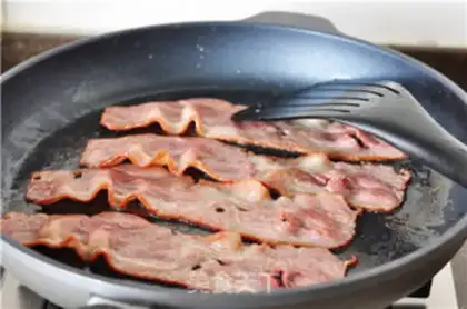 Make Bacon-fruit pizza step 3