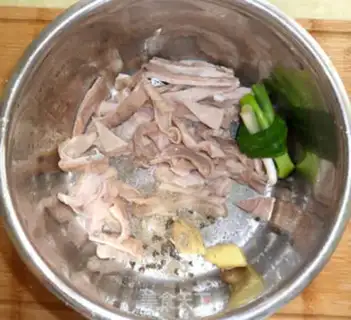 Make Blue bean pig belly soup step 7