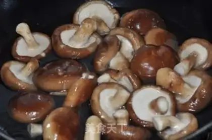 Make Mushroom sauce step 1
