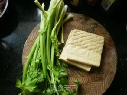 Make Celery fried tofu step 0