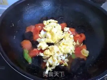 Make Tomato-mute fried eggs step 5