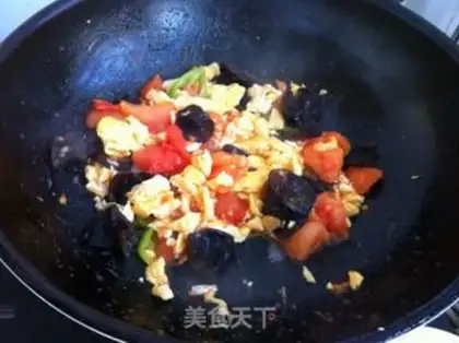Make Tomato-mute fried eggs step 6