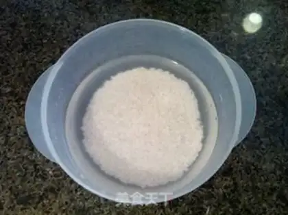 Make Little rice porridge step 1