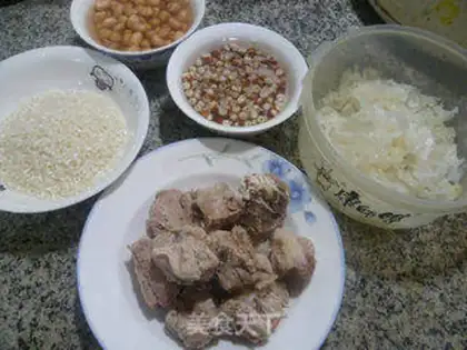 Make The peanuts, the silver-eared ribs, the porridge step 0