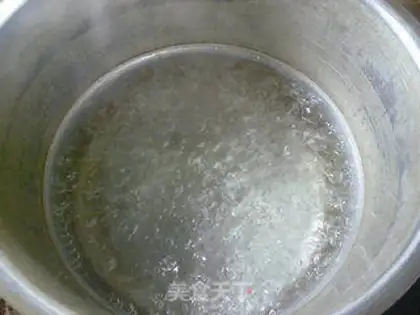 Make The peanuts, the silver-eared ribs, the porridge step 4