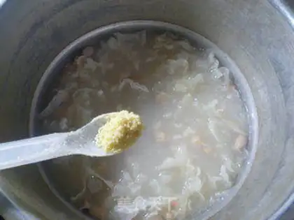 Make The peanuts, the silver-eared ribs, the porridge step 9