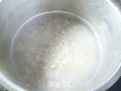 Make The peanuts, the silver-eared ribs, the porridge step 10
