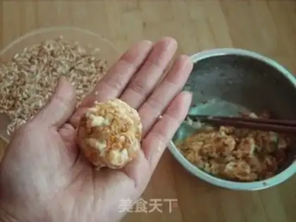 Make Goldflies, red rice balls step 4