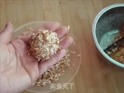 Make Goldflies, red rice balls step 5