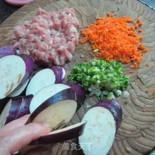 Make Fried carrots, mackerel boxes step 1