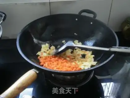 Make Yangzhou fried rice step 3